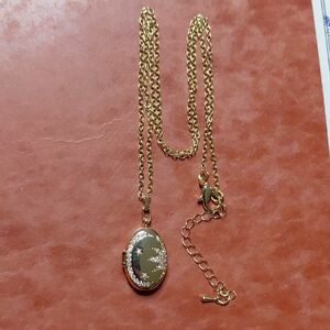 Elegant Gold Locket Necklace